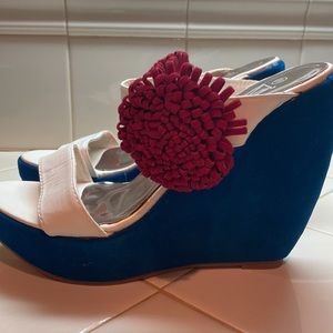 New in Box Makers Unique Wedges Size 10